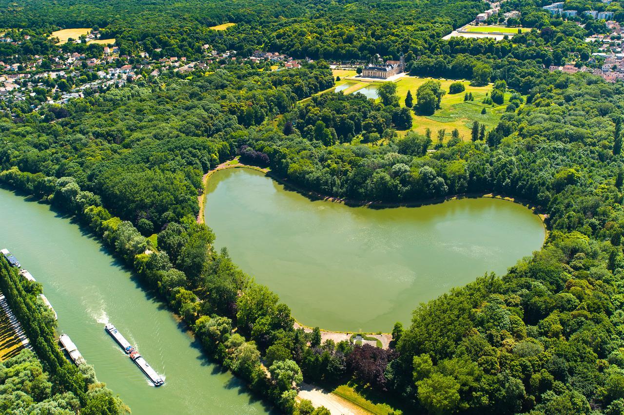Hotel Dg Méry-sur-Oise Exteriör bild